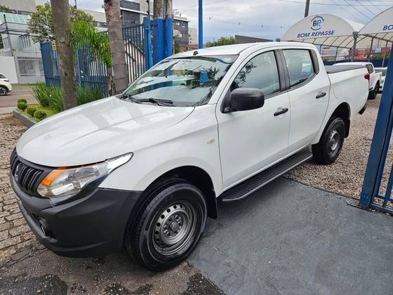 MITSUBISHI L200 TRITON 2.4 16V TURBO DIESEL GL CD 4X4 MANUAL MITSUBISHI L200 TRITON 2.4 16V TURBO DIESEL GL CD 4X4 MANUAL